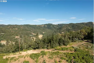 1758 SE Strong Ave, Roseburg, OR 97470 - Photo 15