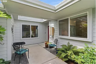 7211 SW Lake Bluff Ct, Wilsonville, OR 97070 - Photo 5