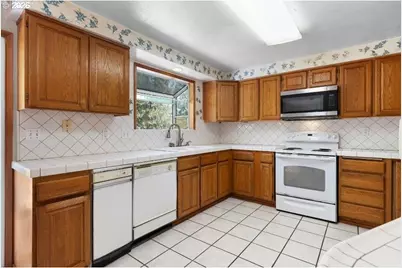 337 Black Oak Dr, Roseburg, OR 97471 - Photo 11