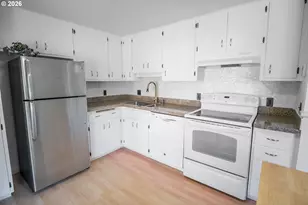 3703 Peppertree Dr, Eugene, OR 97402 - Photo 9