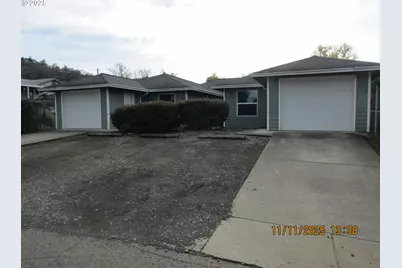 141/143 Fairacres Ln, Roseburg, OR 97470 - Photo 1