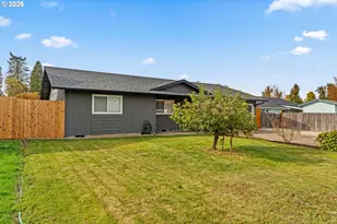 1096 Cedar Ct, Creswell, OR 97426 - Photo 3