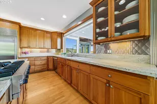 2323 NW Pinnacle Dr, Portland, OR 97229 - Photo 19