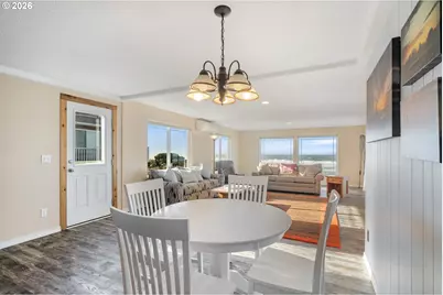 633 N Pacific St, Rockaway Beach, OR 97136 - Photo 11