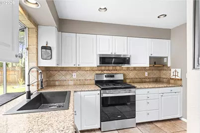 575 NW Queens Ct, Hillsboro, OR 97124 - Photo 15