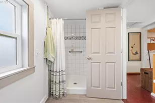 561 Rivington St, Astoria, OR 97103 - Photo 27