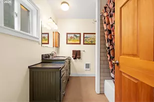 561 Rivington St, Astoria, OR 97103 - Photo 17