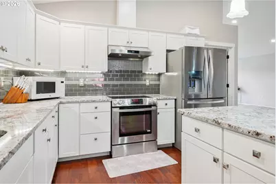 2504 Redwood Ave, Longview, WA 98632 - Photo 9