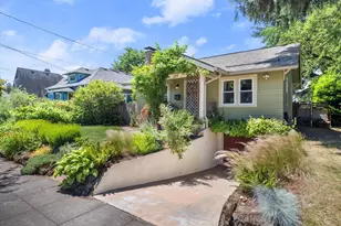 227 SE 84th Ave, Portland, OR 97216 - Photo 9