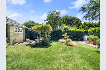 227 SE 84th Ave, Portland, OR 97216 - Photo 37