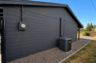 13611 SE Lincoln Ct, Portland, OR 97233 - Photo 47