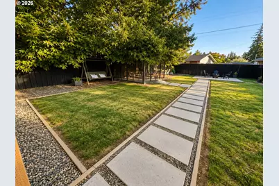 13611 SE Lincoln Ct, Portland, OR 97233 - Photo 37