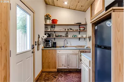 104 Holeman Ave, Eugene, OR 97404 - Photo 37