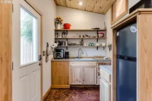 104 Holeman Ave, Eugene, OR 97404 - Photo 37