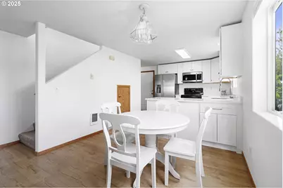 2401 NE 77th Ave, Vancouver, WA 98664 - Photo 3