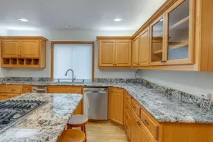 2868 NE Charlois Dr, Hillsboro, OR 97124 - Photo 31