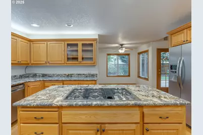 2868 NE Charlois Dr, Hillsboro, OR 97124 - Photo 33