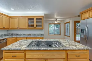 2868 NE Charlois Dr, Hillsboro, OR 97124 - Photo 33