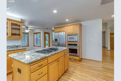 2868 NE Charlois Dr, Hillsboro, OR 97124 - Photo 35