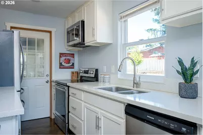237 NE 109th Ave, Portland, OR 97220 - Photo 19