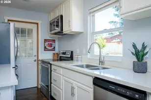 237 NE 109th Ave, Portland, OR 97220 - Photo 19