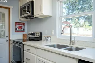 237 NE 109th Ave, Portland, OR 97220 - Photo 21