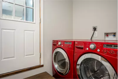 237 NE 109th Ave, Portland, OR 97220 - Photo 29