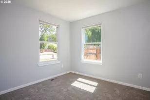237 NE 109th Ave, Portland, OR 97220 - Photo 27