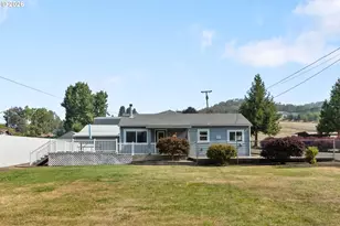 122 Grassy Ln, Roseburg, OR 97470 - Photo 1
