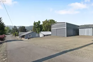 122 Grassy Ln, Roseburg, OR 97470 - Photo 3