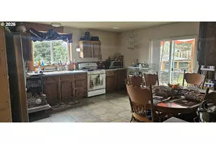 1852 NW Dogwood St, Roseburg, OR 97471 - Photo 11