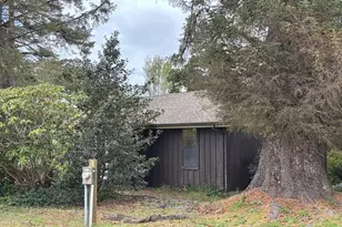 330 10th St, Bandon, OR 97411 - Photo 11