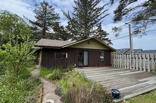 330 10th St, Bandon, OR 97411 - Photo 15