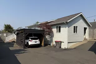 136 3rd Ave, Seaside, OR 97138 - Photo 1