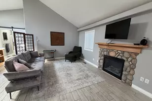 136 3rd Ave, Seaside, OR 97138 - Photo 3