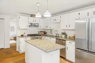 11318 SE Brookside Dr, Portland, OR 97266 - Photo 9