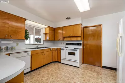 55496 Pioneer Rd, Scappoose, OR 97056 - Photo 13