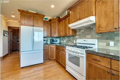 11825 NE Finn Hill Loop, Carlton, OR 97111 - Photo 7