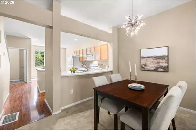 621 SW Dillan Dr, Beaverton, OR 97006 - Photo 5