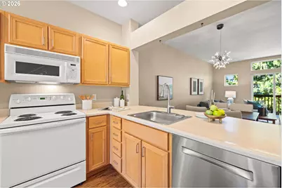 621 SW Dillan Dr, Beaverton, OR 97006 - Photo 7