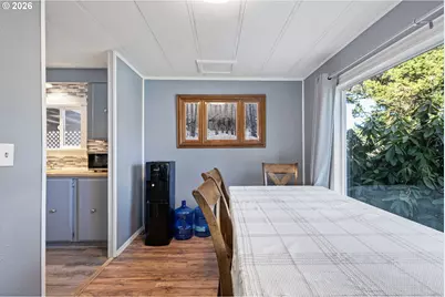 708 51st St, Springfield, OR 97478 - Photo 11