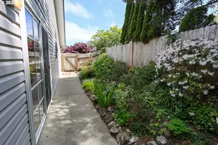 1077 Pirates Ct, Coos Bay, OR 97420 - Photo 7