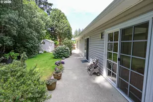 1077 Pirates Ct, Coos Bay, OR 97420 - Photo 11