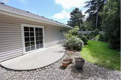 1077 Pirates Ct, Coos Bay, OR 97420 - Photo 15