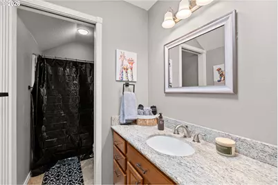 215 E Hereford St, Gladstone, OR 97027 - Photo 25