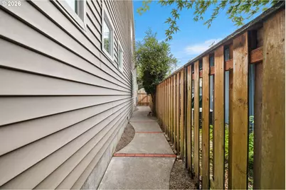 215 E Hereford St, Gladstone, OR 97027 - Photo 17