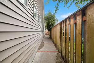 215 E Hereford St, Gladstone, OR 97027 - Photo 17