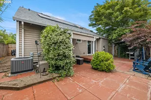 215 E Hereford St, Gladstone, OR 97027 - Photo 9