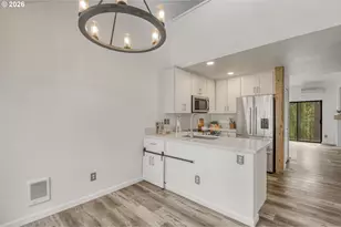 4000 Carman Dr, Lake Oswego, OR 97035 - Photo 9