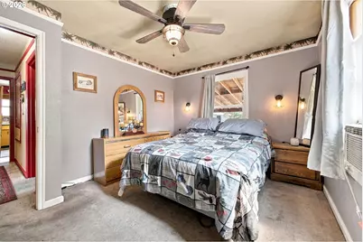 1102 NE 106th Ave, Portland, OR 97220 - Photo 15